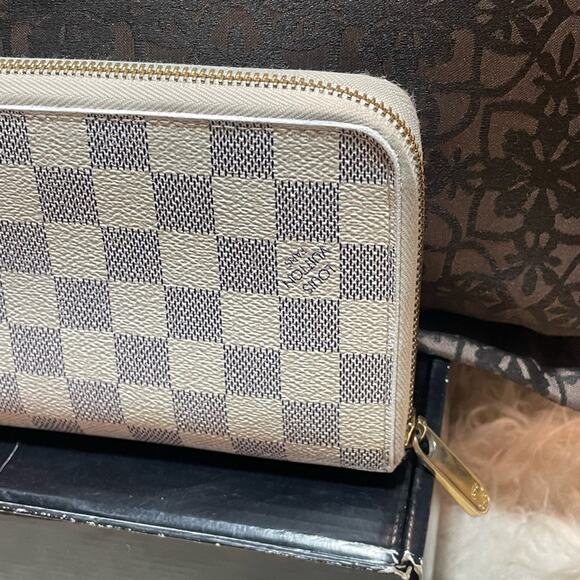 Louis Vuitton Azure large Organizer Wallet Full zip. Comes with a COA - Picture 8 of 11